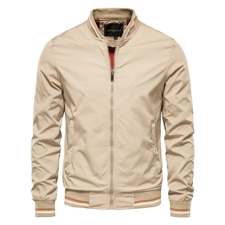 Veste bomber homme, coupe cintrée, style moderne et élégant.  Idéale pour toutes occasions.