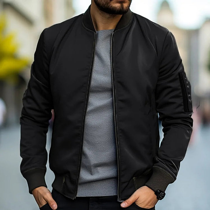 Veste bomber homme Linus vue de dos, coupe décontractée. Blouson automne tendance pour un style urbain casual.