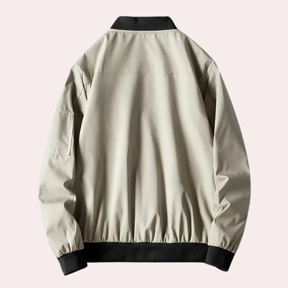 Veste bomber homme, style décontracté chic.  Coupe élégante, tissu doux.  Parfait pour le printemps, l'automne et l'hiver.