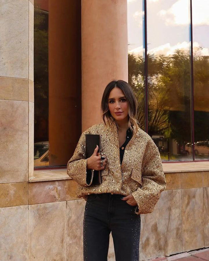 Bomber chic doré Lynn pour femmes, ajoute une touche moderne et élégante à toute tenue. Idéal printemps-automne.