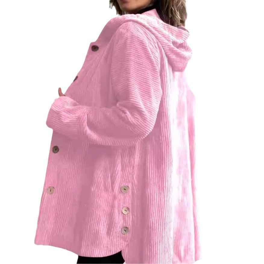 Veste boutonnée mi-longue à capuche femme. Manteau élégant et confortable pour la saison froide.