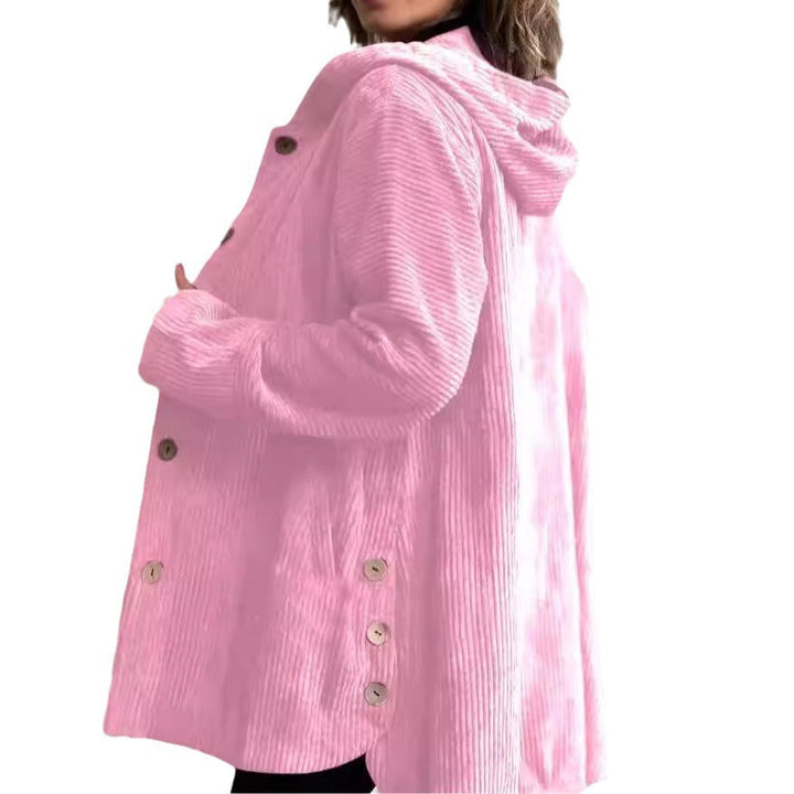 Veste boutonnée mi-longue à capuche femme. Manteau élégant et confortable pour la saison froide.