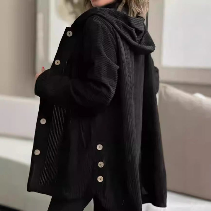 Veste à capuche boutonnée pour femme, style décontracté chic mi-long. Un essentiel de la mode féminine.