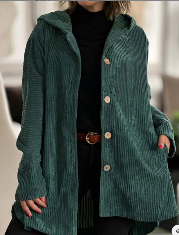 Veste à capuche femme boutonnée, style mi-long et élégant. Confortable et polyvalente pour l'automne-hiver.