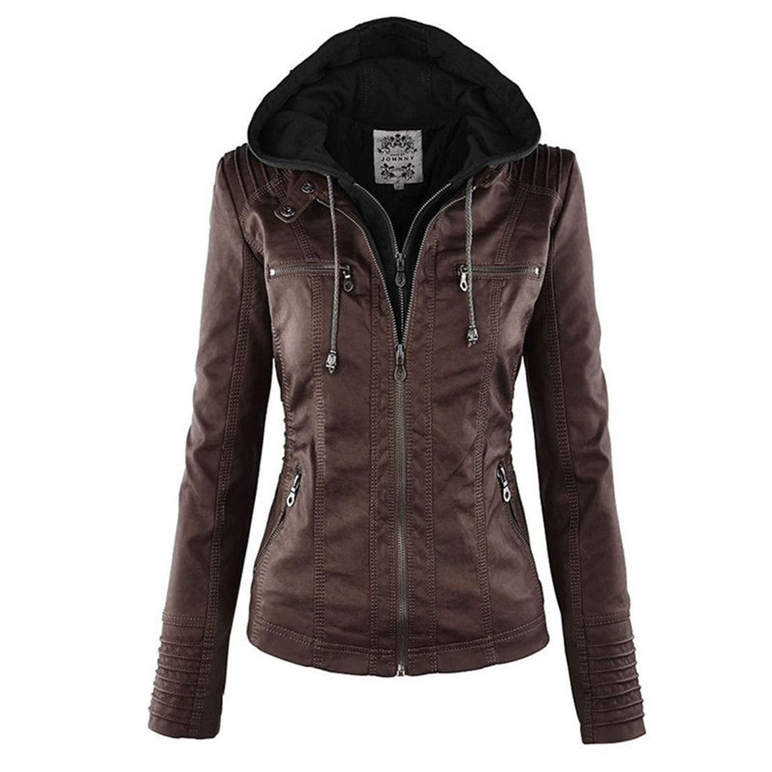 Veste femme automnale polyvalente offrant confort et style quotidien, avec capuche pratique.