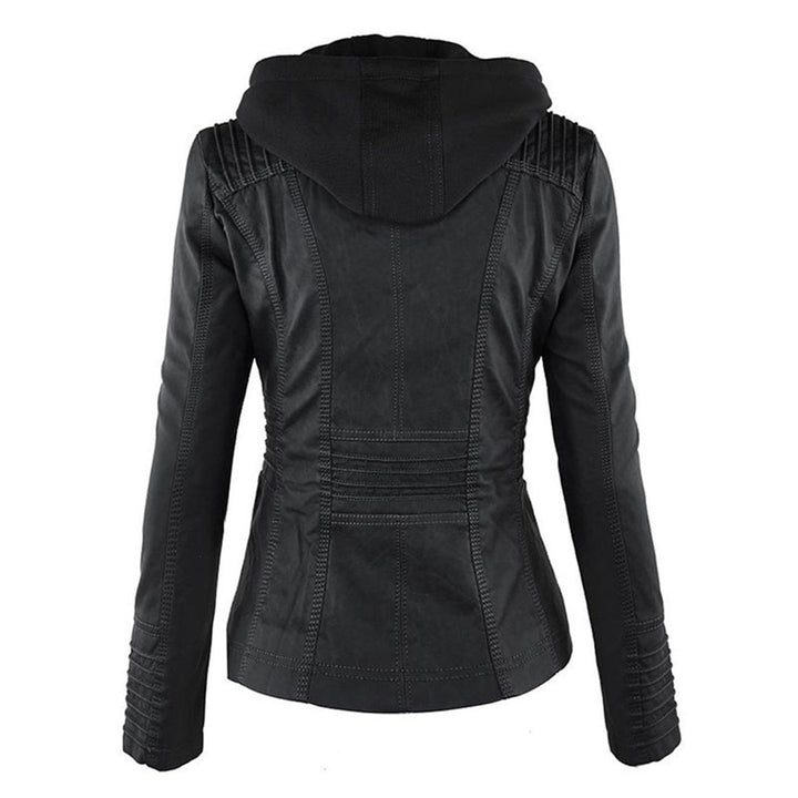 Manteau femme automnal avec capuche, offrant un confort optimal et un style chic.