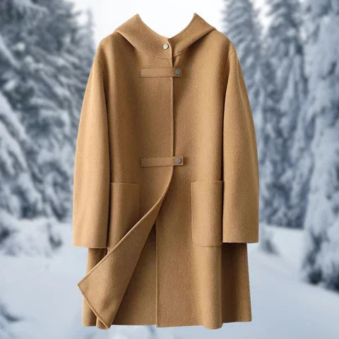 Veste femme élégante avec capuche pour mi-saison. Confort optimum, vêtement mode versatile et tendance.