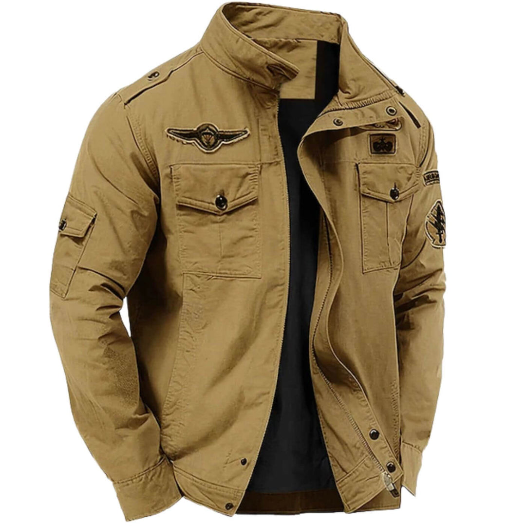 Veste militaire homme fonctionnelle, style cargo urbain. Manteau pratique avec multiples poches, parfait pour l'extérieur.