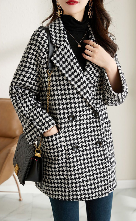 Manteau femme élégant à carreaux, style oversize vintage et double boutonnage. Idéal tenue bureau confortable.