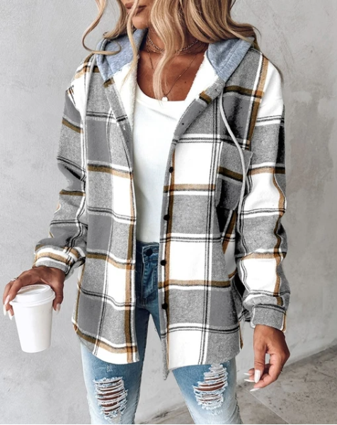 Veste femme style chemise, look automne-hiver décontracté. Confort et chaleur pour une mode femme tendance.