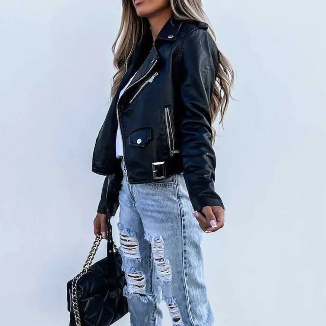 Veste femme noire cintrée tendance, col montant et ceinture, parfaite pour la mode chic.