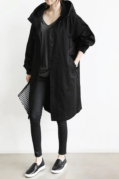 Veste coupe-vent imperméable surdimensionnée.  Protection élégante et fonctionnelle.  Modèle décontracté.