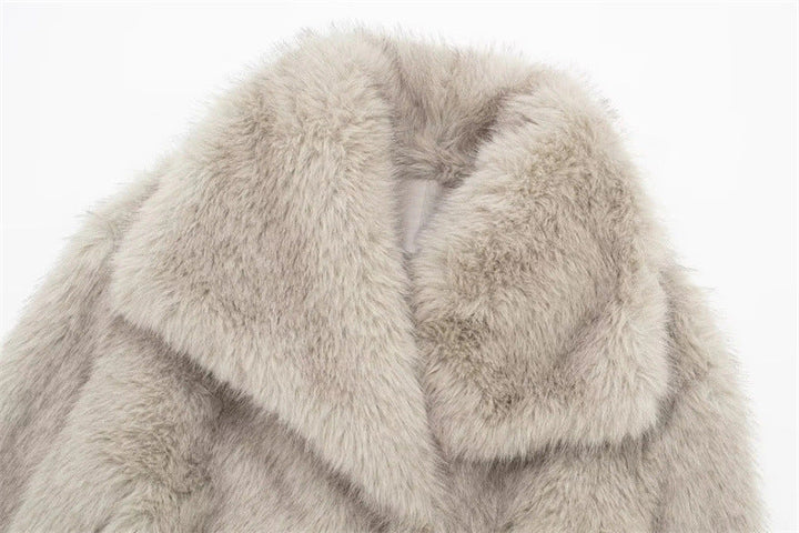 Tendance hiver : Veste courte bomber femme Priscilla. Blouson aviateur chaud et chic pour un confort mode assuré.