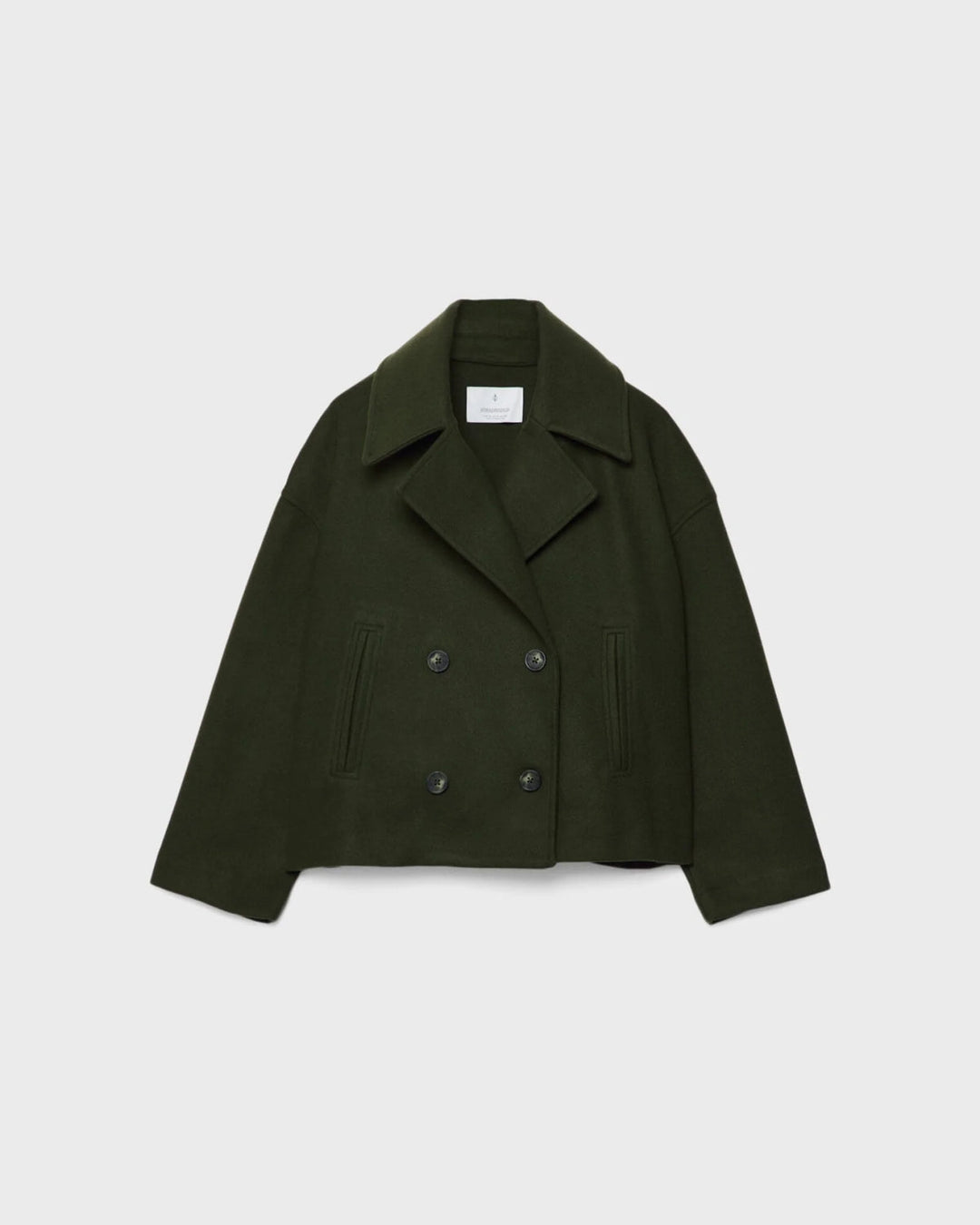 Veste courte femme noire, croisée, offrant chaleur et un style élégant en hiver.