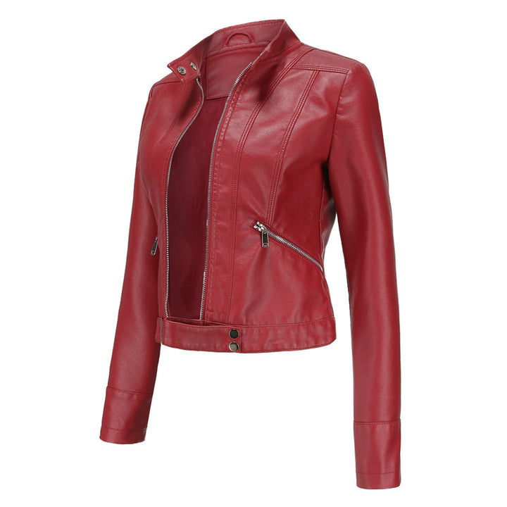 Veste courte en cuir femme, élégante et stylée. Coupe flatteuse.