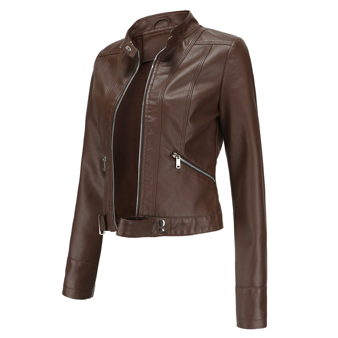 Veste courte en cuir femme, élégante et stylée. Coupe flatteuse.
