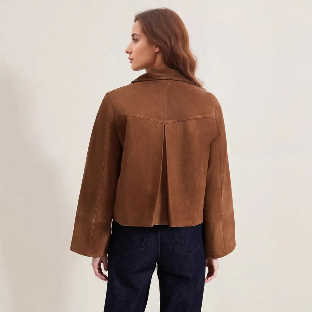 Élégante veste courte femme marron, confortable et décontractée, parfaite pour le printemps ou l'automne.