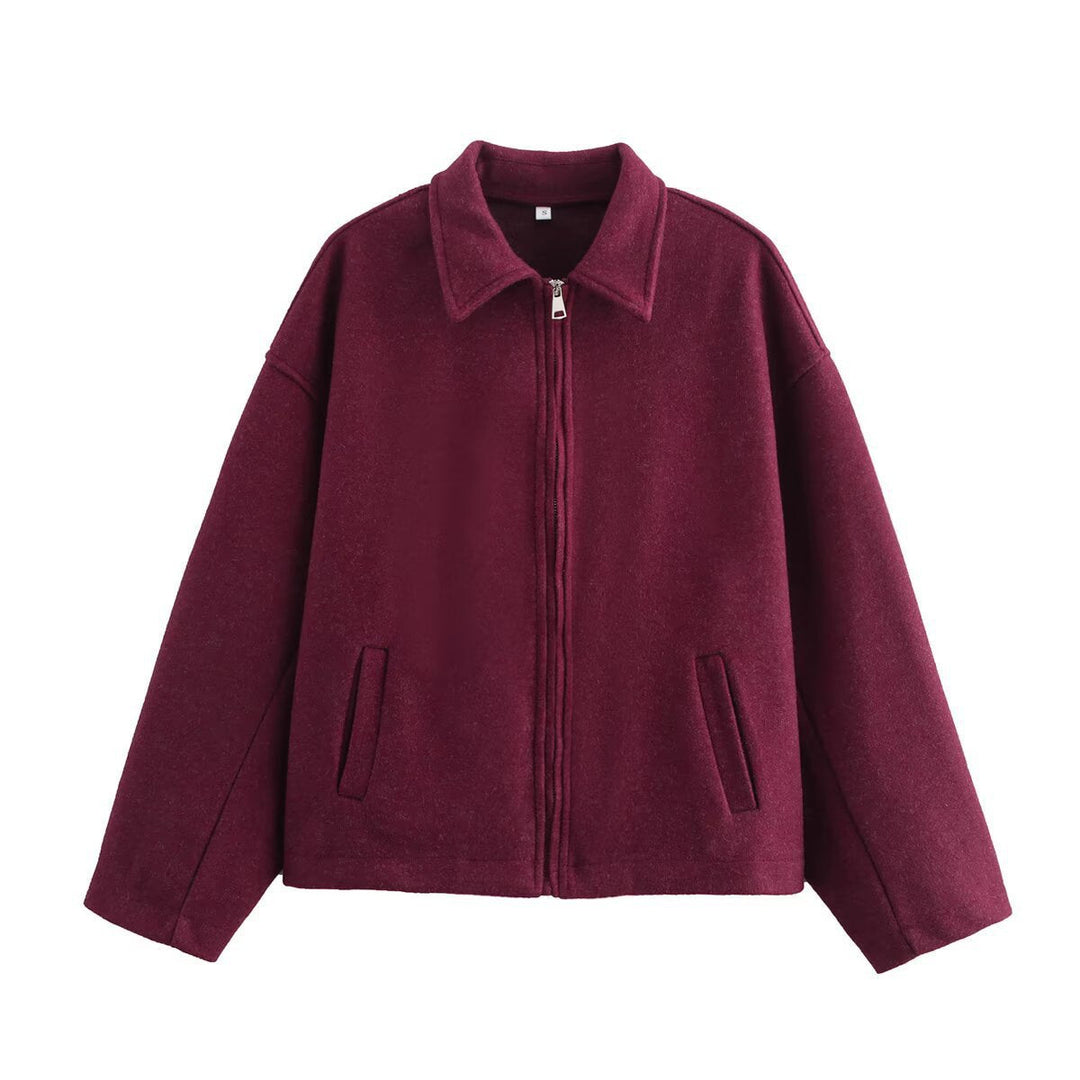 Veste chic et élégante pour femme, coupe courte. Un incontournable mode pour un look moderne et soigné.