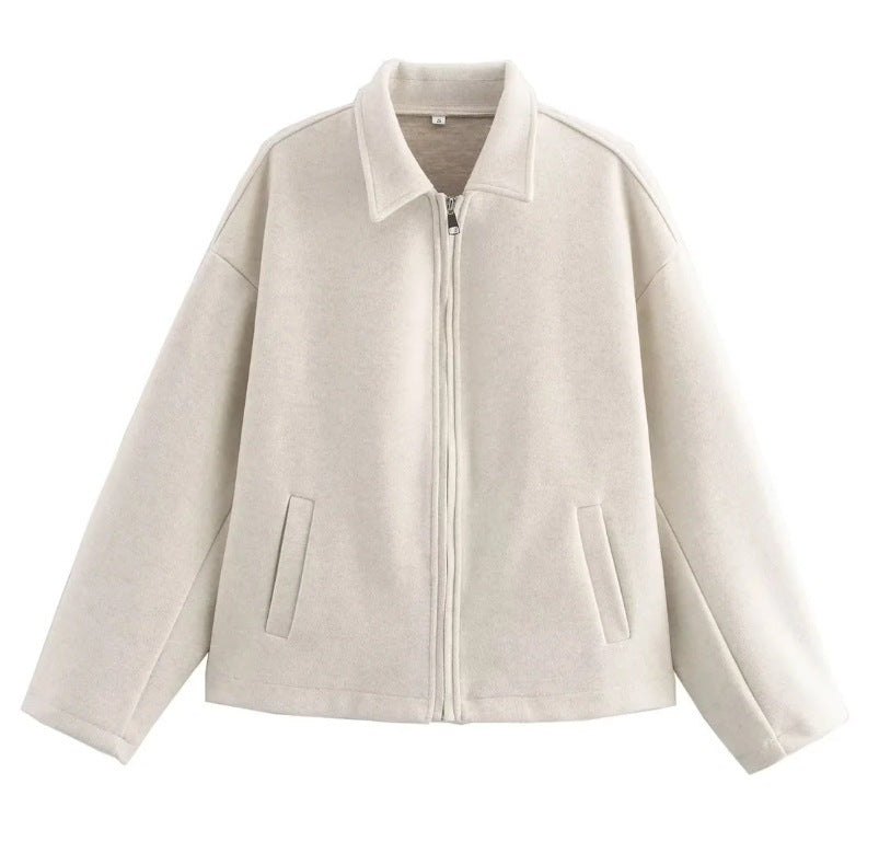 Veste courte casual femme, design moderne et élégant. Fermeture éclair pratique pour un confort optimal.