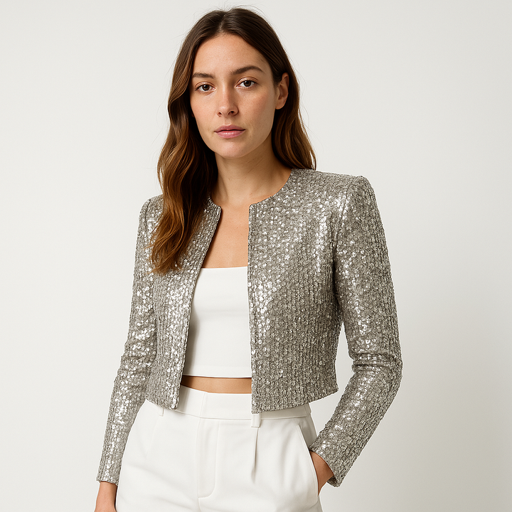 Veste courte soirée, sequins argentés, coupe élégante, look glamour.