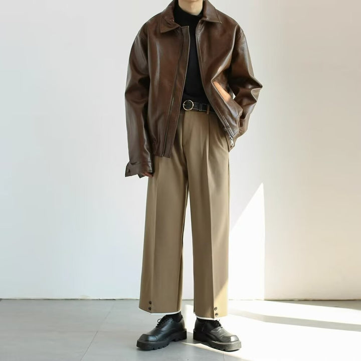 "Veste cuir marron homme oversize, finition brillante, vue de face, design streetwear élégant, veste casual moderne."