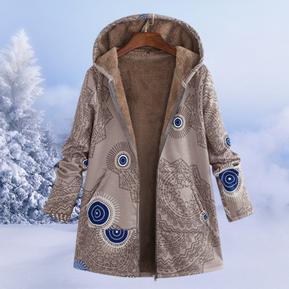 Veste femme chaude et confortable à capuche, design moderne pour affronter l'hiver avec style.