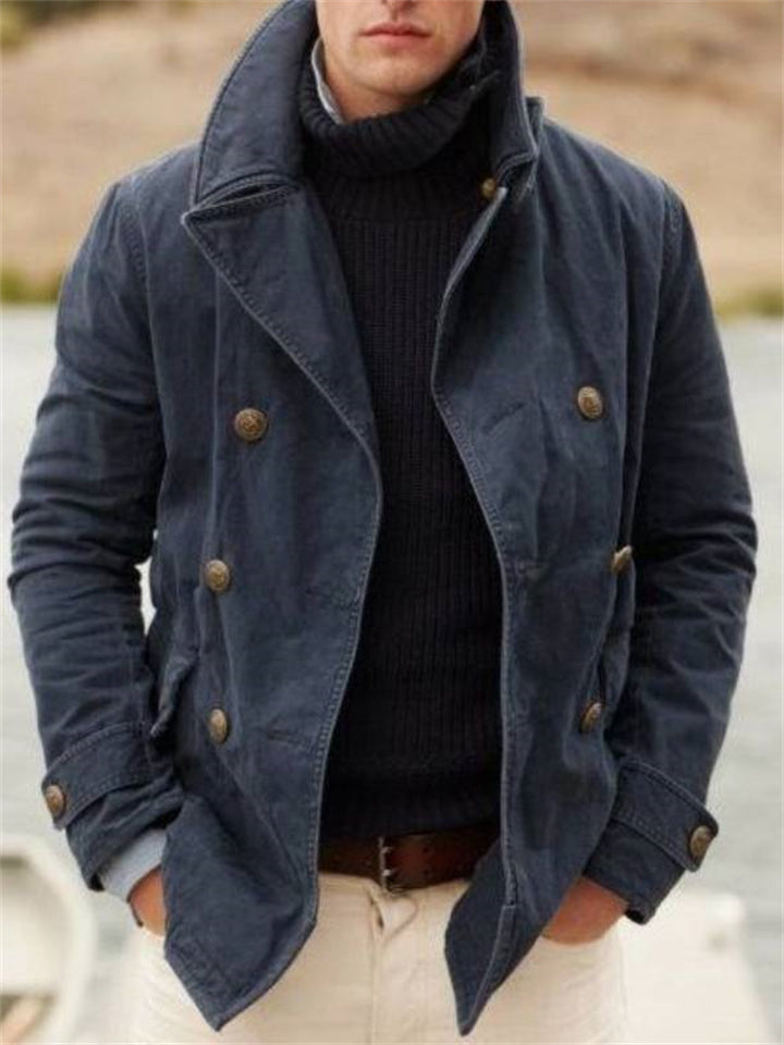Manteau d'hiver homme bleu, chaud et stylé. Vêtement extérieur mode masculine, idéal pour l'automne-hiver.