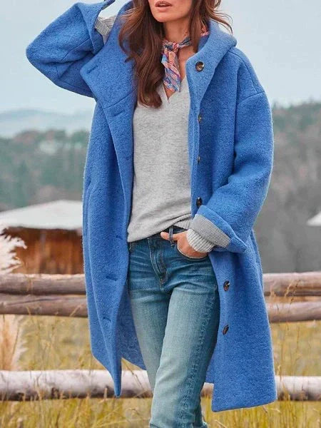 Manteau femme Serena ajusté, chic et polyvalent, idéal pour l'hiver. Veste douillette mode.