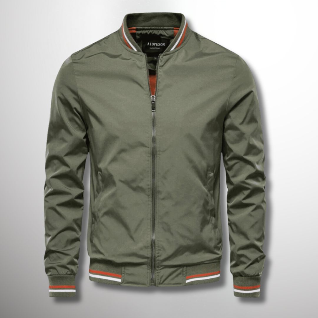 "Veste de transition homme élégante, coloris bleu foncé, design moderne avec détails soignés pour entre-saisons."