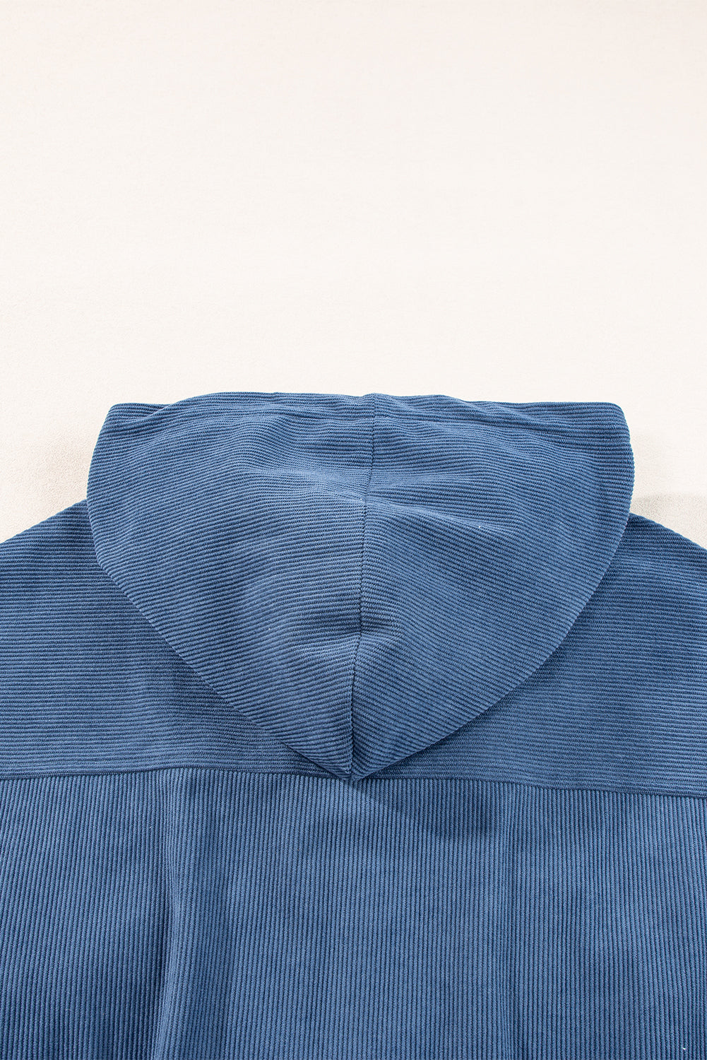 "Veste décontractée velours côtelé marron avec capuche, coupe fluide pour femmes, élégante et tendance"