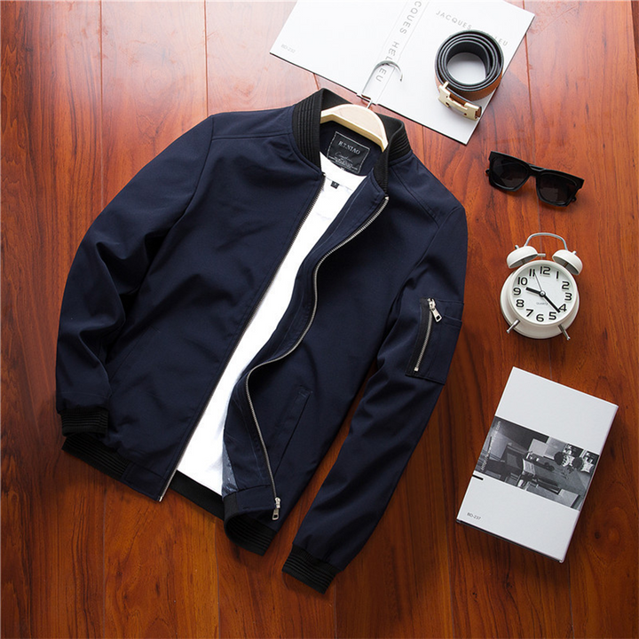 Veste d'été homme légère et décontractée.  Coupe courte, idéale pour le printemps/été.