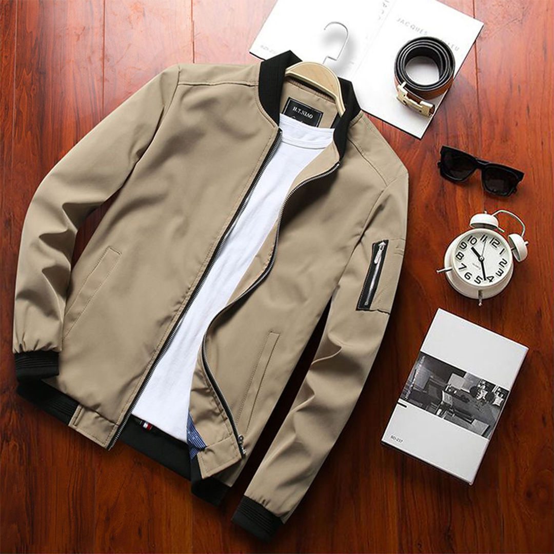 Veste d'été homme légère et décontractée.  Coupe courte, idéale pour le printemps/été.