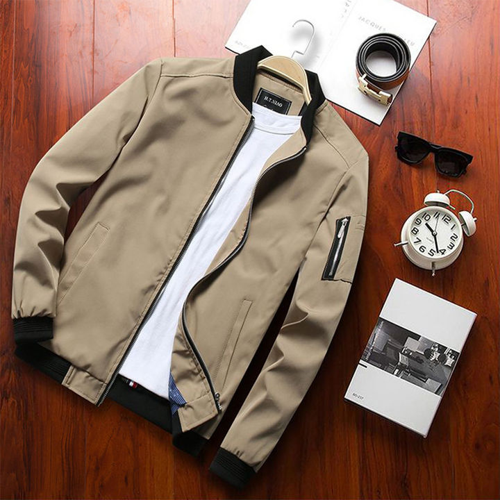 Veste d'été homme légère et décontractée.  Coupe courte, idéale pour le printemps/été.