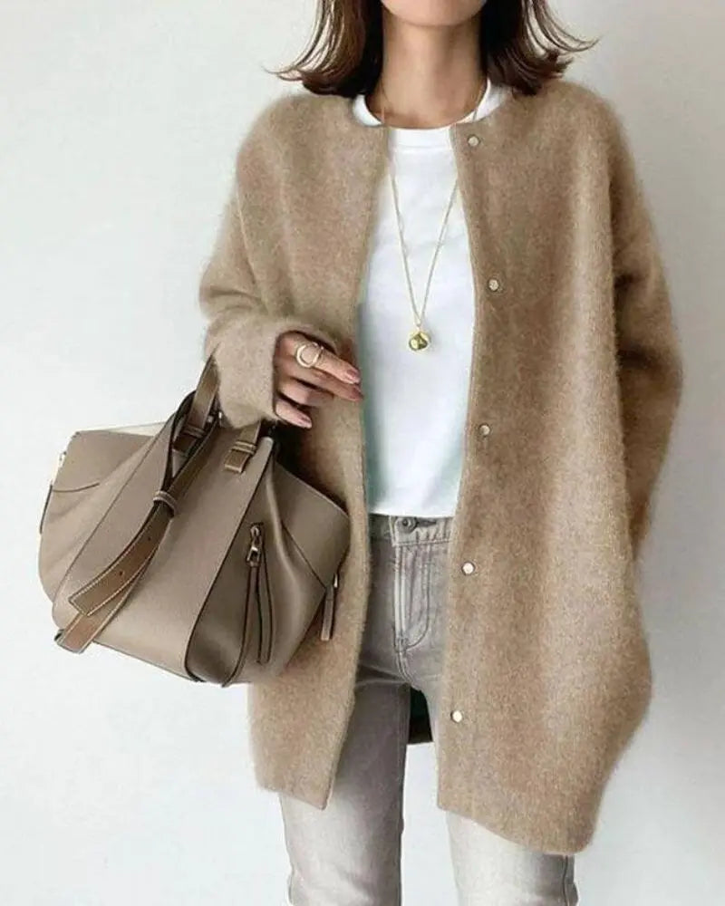 Veste élégante femme, coupe flatteuse, idéale automne.  Tissu chaud, style chic et décontracté.
