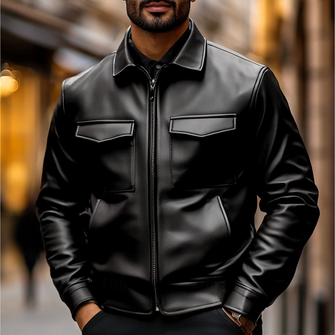 Veste en cuir élégante pour hommes, noir classique, design épuré, surface lisse, idéal occasions décontractées et formelles.
