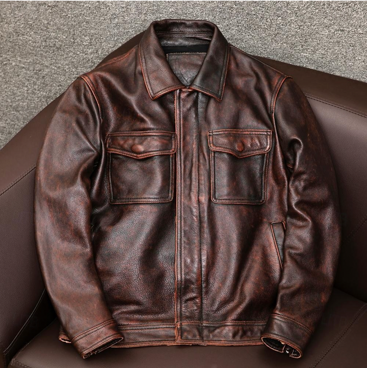 Veste en cuir élégante pour hommes, noir classique, design épuré, surface lisse, idéal occasions décontractées et formelles.