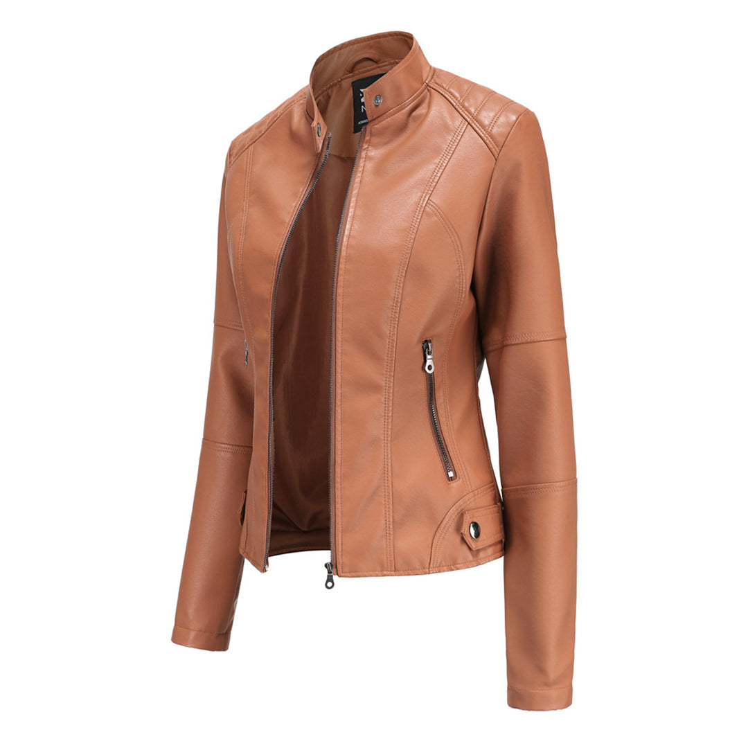 Veste en cuir femme, coupe élégante et intemporelle.  Modèle chic et polyvalent.