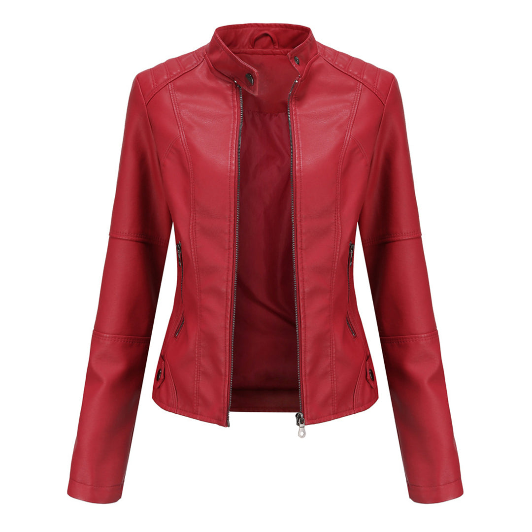 Veste en cuir femme, coupe élégante et intemporelle.  Modèle chic et polyvalent.