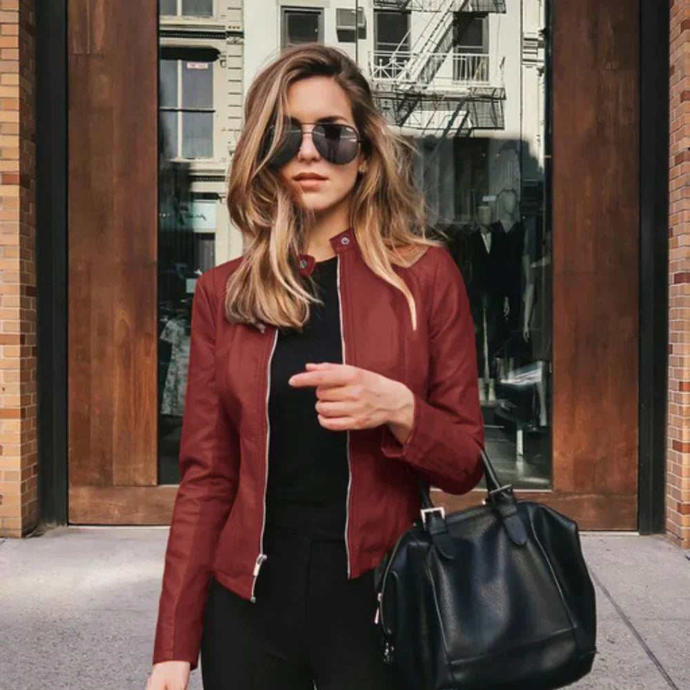 Veste en cuir femme, coupe moderne et élégante.  Idéale pour l'hiver.  Design polyvalent.