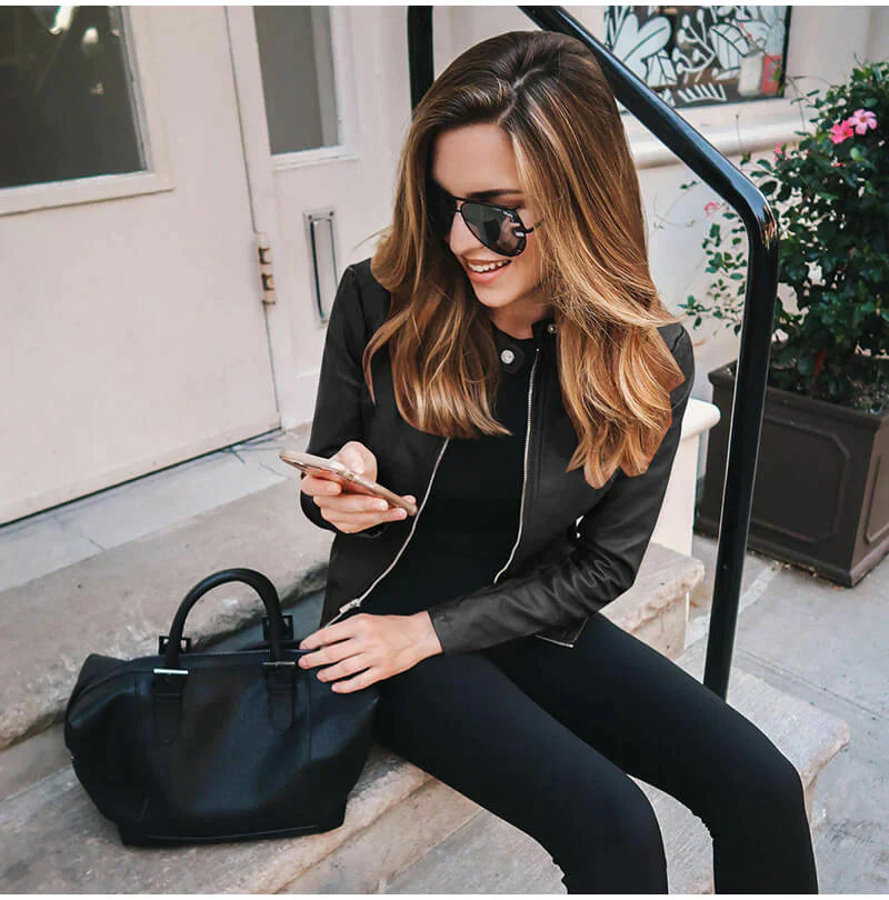 Veste en cuir femme, coupe moderne et élégante.  Idéale pour l'hiver.  Design polyvalent.