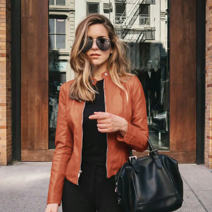 Veste en cuir femme, coupe moderne et élégante.  Idéale pour l'hiver.  Design polyvalent.