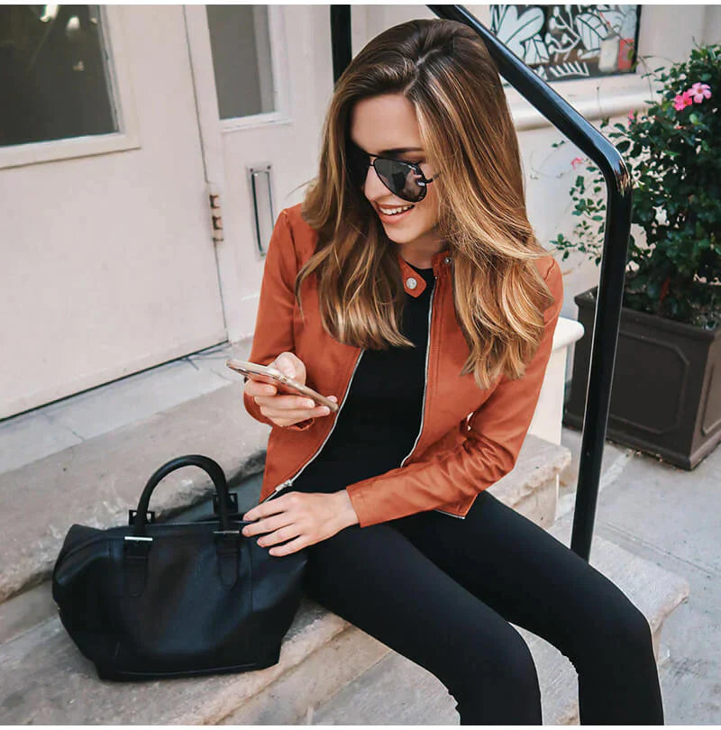 Veste en cuir femme, coupe moderne et élégante.  Idéale pour l'hiver.  Design polyvalent.