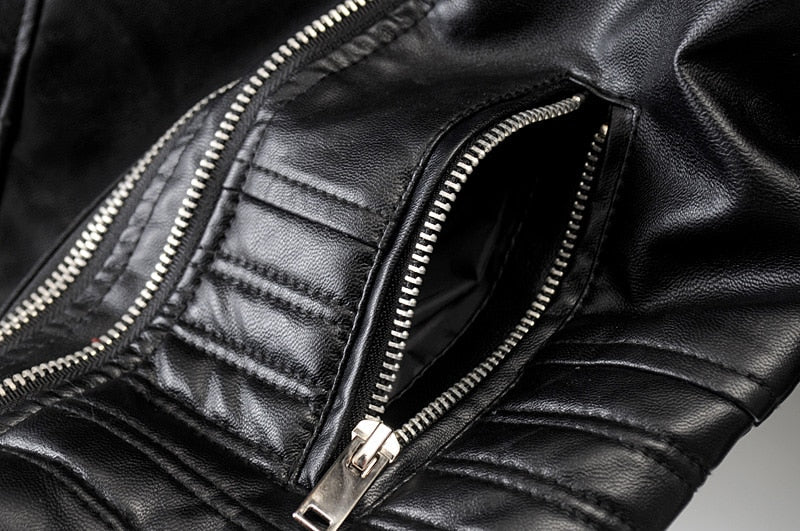 Veste en cuir femme, style chic et audacieux, parfaite pour une mode tendance printemps-automne.