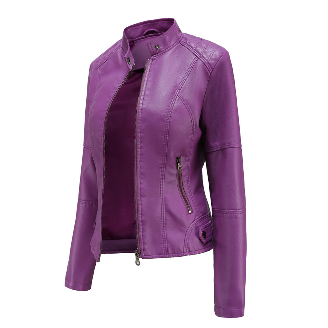 Veste en cuir noir intemporelle pour femme, coupe ajustée, idéale pour la mode féminine automne-hiver.
