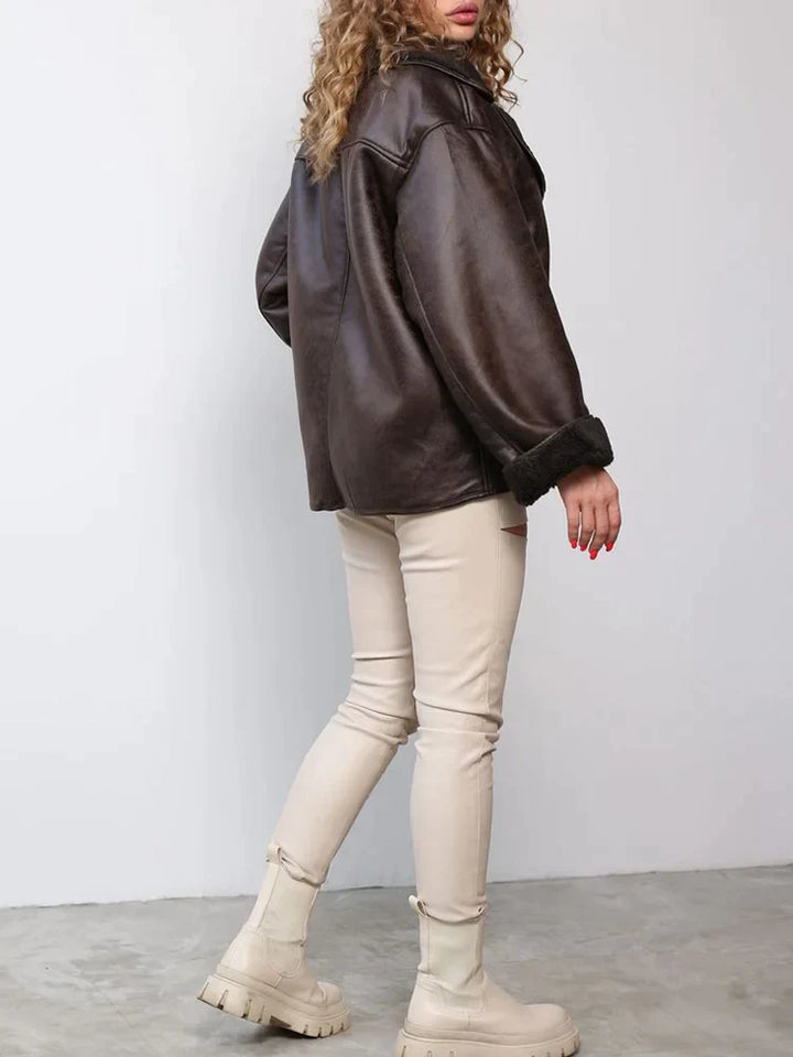 Veste vintage élégante marron pour femme, ajoute une touche chic à votre garde-robe.