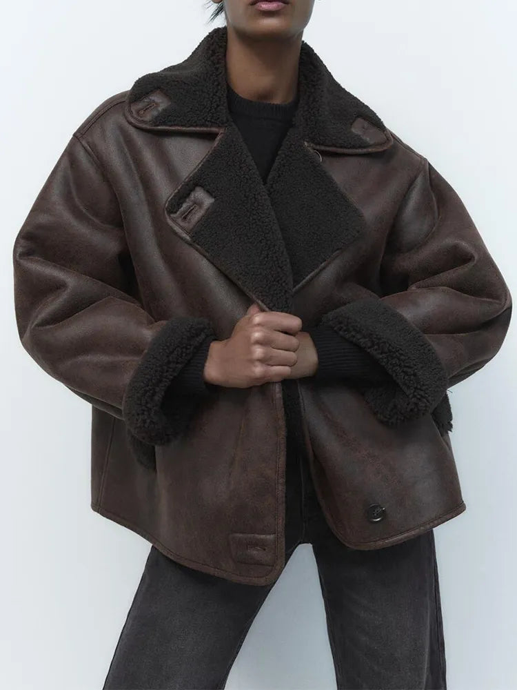 Veste en cuir marron rétro femme, style intemporel et élégant pour toute occasion.