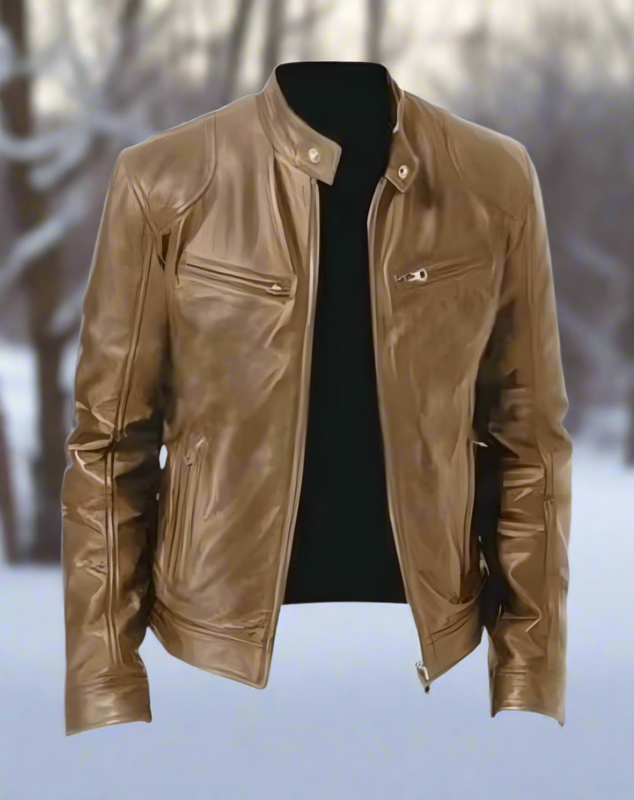 "Veste en cuir homme élégante avec col bouton-pression, poches zippées; cuir brun riche, style chic pour toute occasion."