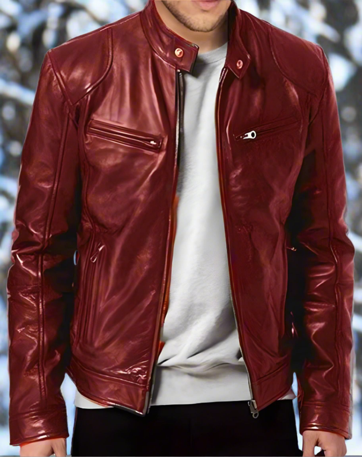 "Veste en cuir homme élégante avec col bouton-pression, poches zippées; cuir brun riche, style chic pour toute occasion."