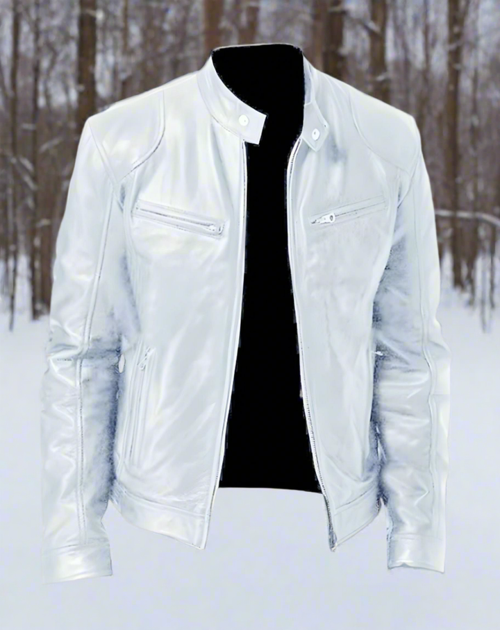 "Veste en cuir homme élégante avec col bouton-pression, poches zippées; cuir brun riche, style chic pour toute occasion."