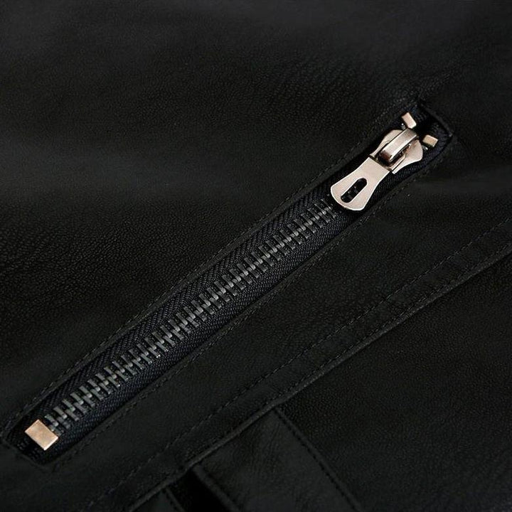 Veste en cuir homme, style urbain. Modèle élégant et résistant.  Détails stylés.